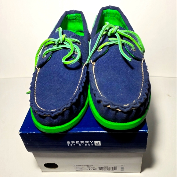 Sperry Men's Blue and Green Boat Shoes. - Picture 4 of 13